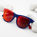 Les lunettes de soleil bi-color du beau gosse